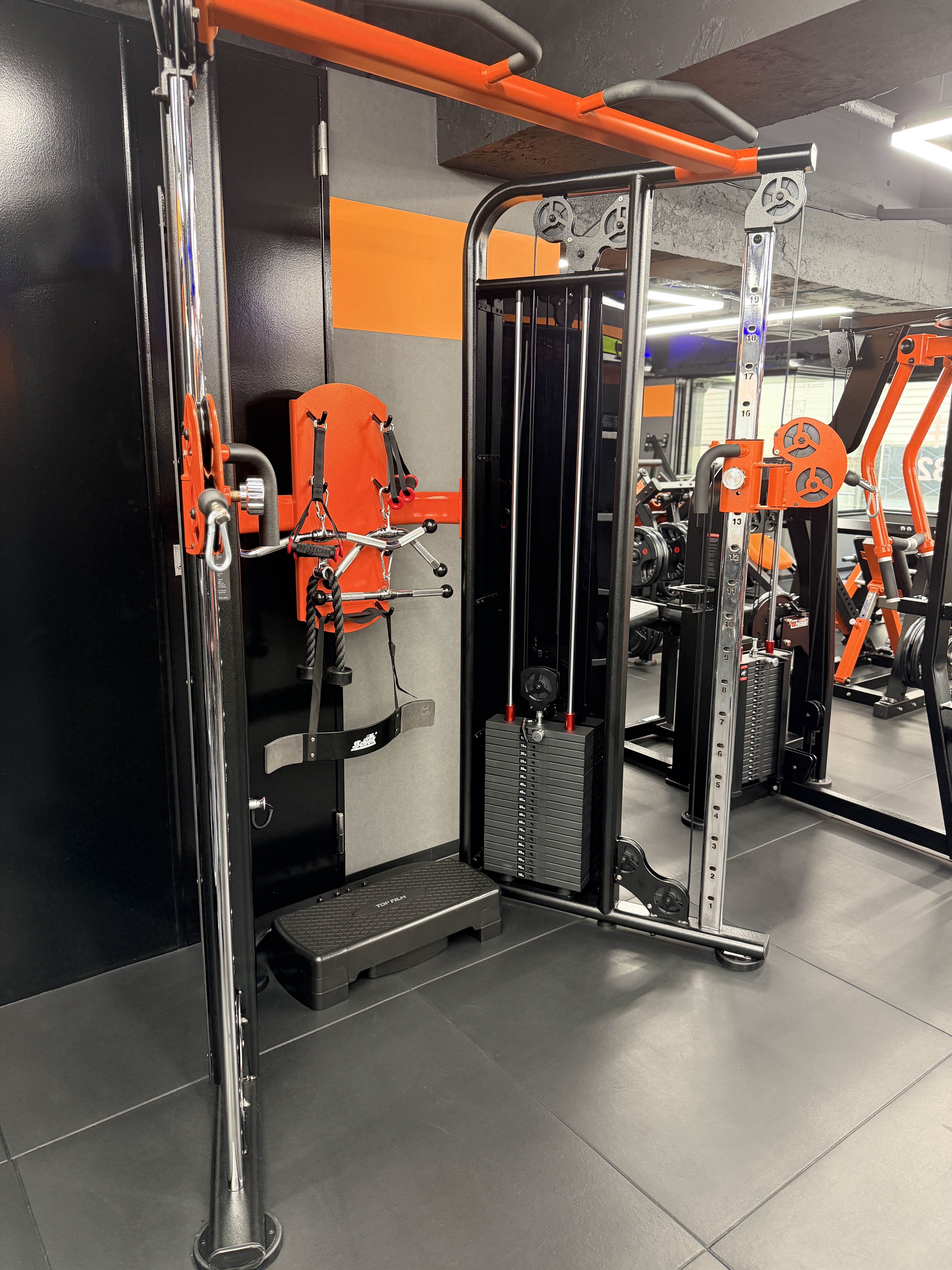 Muscle Park 港区 ジム ケーブルマシン